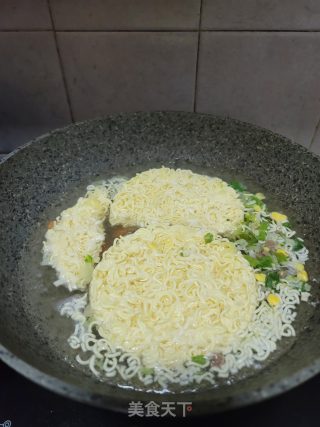 土豪泡面的做法步骤：4