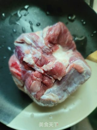 白切羊肉的做法步骤：1