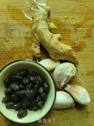 鼓汁蒸鱼腩的做法步骤：2