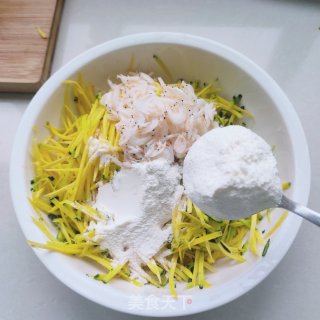 虾皮南瓜饼的做法步骤：3