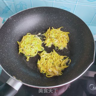 虾皮南瓜饼的做法步骤：6