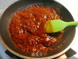 不需揉面5分钟搞定的早餐～手抓酱香饼的做法步骤：3