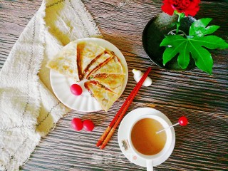 不需揉面5分钟搞定的早餐～手抓酱香饼的做法步骤：7