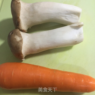 牛肉粒烧杏鲍菇的做法步骤：1