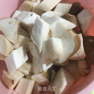 牛肉粒烧杏鲍菇的做法步骤：2