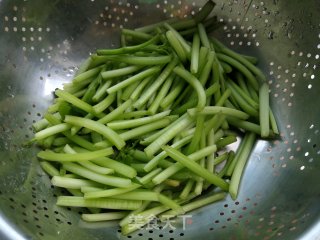 番薯叶梗炒肉丝的做法步骤：2