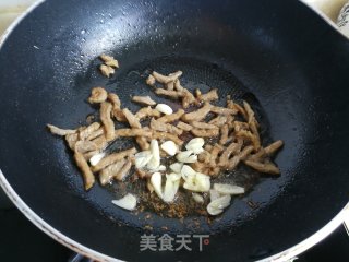 番薯叶梗炒肉丝的做法步骤：4