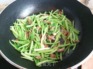 番薯叶梗炒肉丝的做法步骤：5