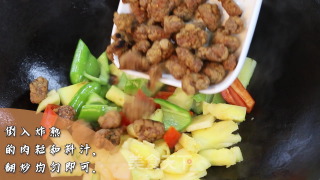 菠萝咕噜肉的做法步骤：7