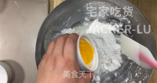 家常老婆饼，外皮金黄诱人，内里酥松，每一口都尝得到香甜滋味！的做法步骤：10