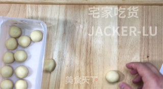 家常老婆饼，外皮金黄诱人，内里酥松，每一口都尝得到香甜滋味！的做法步骤：15