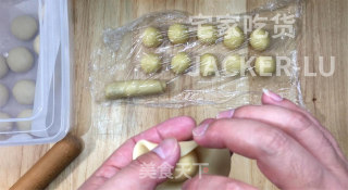 家常老婆饼，外皮金黄诱人，内里酥松，每一口都尝得到香甜滋味！的做法步骤：18