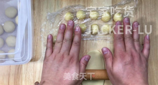 家常老婆饼，外皮金黄诱人，内里酥松，每一口都尝得到香甜滋味！的做法步骤：20