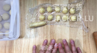 家常老婆饼，外皮金黄诱人，内里酥松，每一口都尝得到香甜滋味！的做法步骤：21