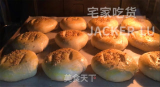 家常老婆饼，外皮金黄诱人，内里酥松，每一口都尝得到香甜滋味！的做法步骤：32