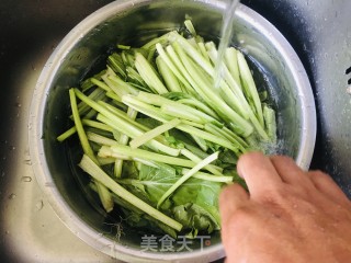 蒜香小油菜的做法步骤：1