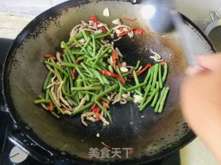豇豆炒肉丝的做法步骤：7
