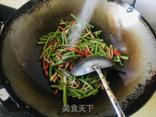 豇豆炒肉丝的做法步骤：9