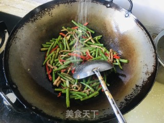 豇豆炒肉丝的做法步骤：10
