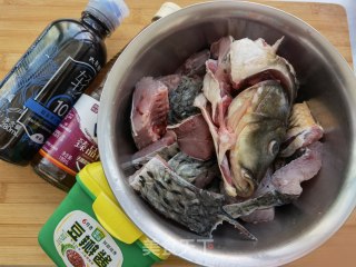 酱焖鱼块的做法步骤：1