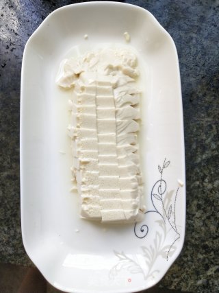 皮蛋拌豆腐的做法步骤：2