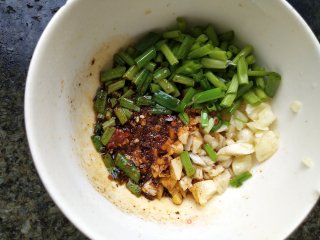 皮蛋拌豆腐的做法步骤：5