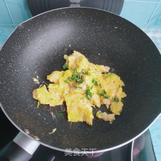 虾滑炒鸡蛋的做法步骤：7