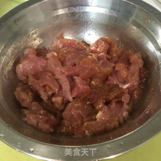 肉片炒木耳腐竹的做法步骤：2