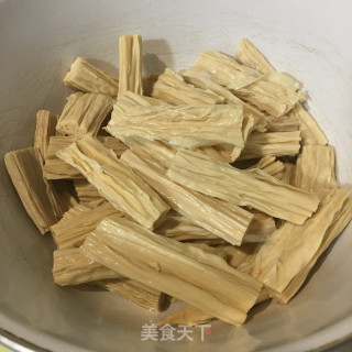肉片炒木耳腐竹的做法步骤：3