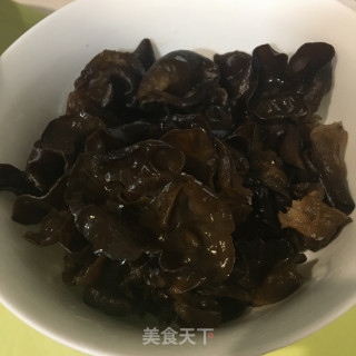 肉片炒木耳腐竹的做法步骤：4