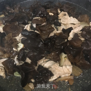 肉片炒木耳腐竹的做法步骤：8