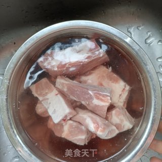 芋头炖排骨的做法步骤：1