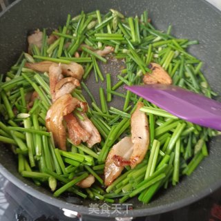 韭苔回锅肉的做法步骤：17