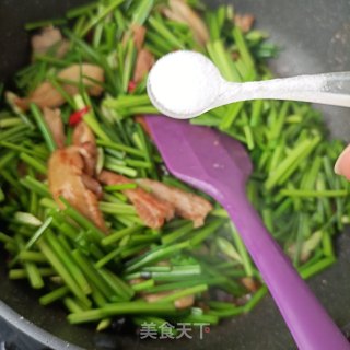 韭苔回锅肉的做法步骤：19