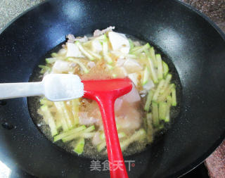 榨菜丝肉丝西葫芦豆腐羹的做法步骤：8