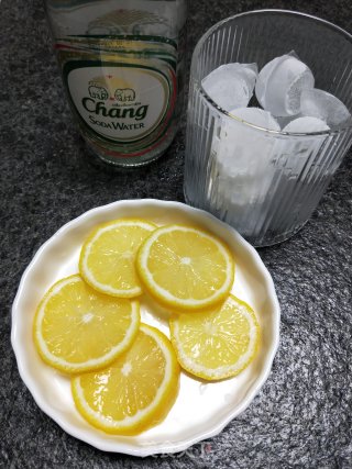 柠檬苏打水的做法步骤：1