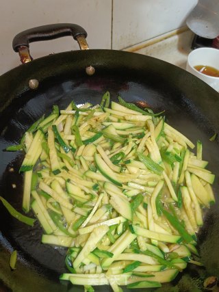 青椒南瓜丝的做法步骤：5