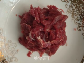 洋葱炒牛肉的做法步骤：2