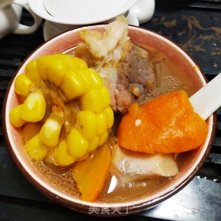 高钙营养的筒骨玉米胡萝卜汤的做法步骤：4