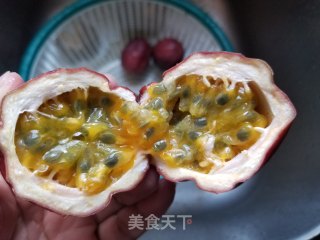 百香果蜂蜜饮的做法步骤：2