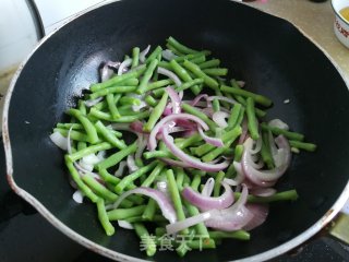 洋葱豇豆炒肉丝的做法步骤：7