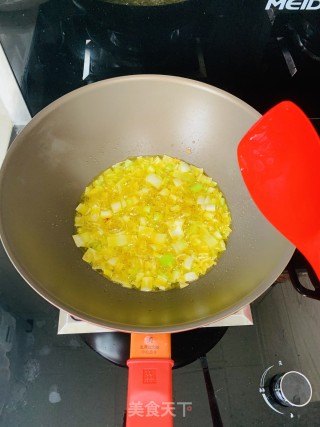 葱爆辣椒的做法步骤：3