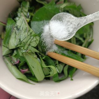 红薯叶虾仁蛋饼的做法步骤：4