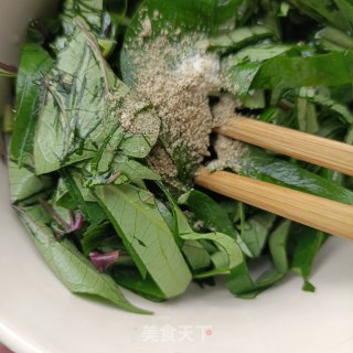 红薯叶虾仁蛋饼的做法步骤：5