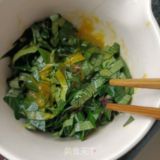 红薯叶虾仁蛋饼的做法步骤：7