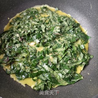 红薯叶虾仁蛋饼的做法步骤：15