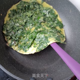 红薯叶虾仁蛋饼的做法步骤：16