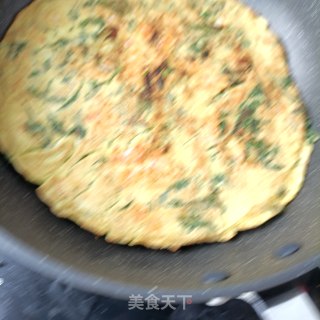 红薯叶虾仁蛋饼的做法步骤：17