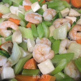 虾仁炒三色丁的做法步骤：8