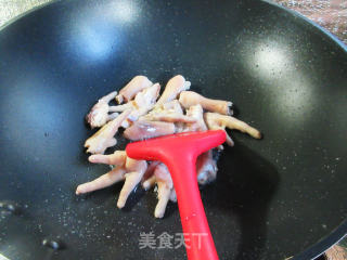 土豆烧鸡爪的做法步骤：3